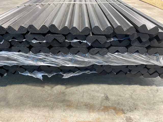 Vuren gevelbekleding buitenhoek zwart 305x8,5x3,2 cm (94x) - afbeelding 5 van  5