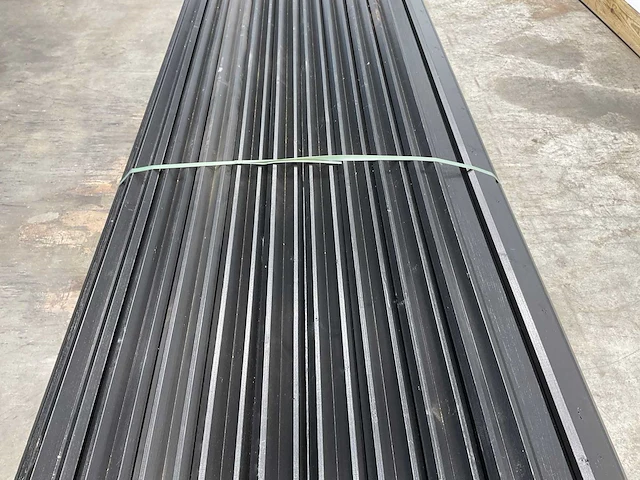 Vuren gevelbekleding buitenhoek zwart 305x8,5x3,2 cm (94x) - afbeelding 5 van  8