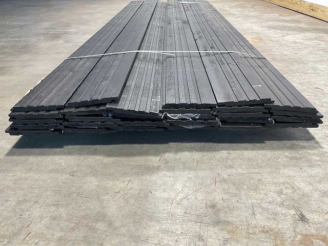 Vuren gevelbekleding channel sliding zwart 305x18x1,8 cm (28x) - afbeelding 10 van  10