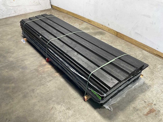 Vuren gevelbekleding startprofiel zwart - 305x18x3 cm (57x) - afbeelding 1 van  9