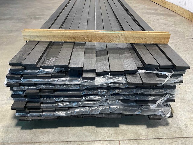 Vuren open gevelbekleding batten zwart 430x6,8x1,8 cm (150x) - afbeelding 5 van  6