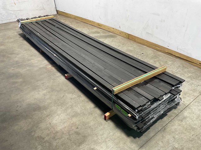 Vuren open gevelbekleding batten zwart 430x6,8x1,8 cm (150x) - afbeelding 1 van  11