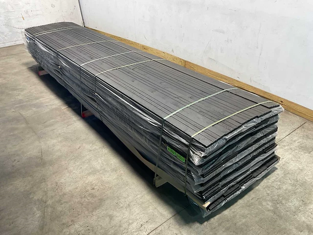 Vuren open gevelbekleding board zwart 430x18x1,8 cm (75x) - afbeelding 1 van  13