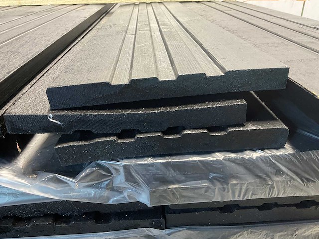 Vuren open gevelbekleding board zwart 490x18x1,8 cm (45x) - afbeelding 2 van  10