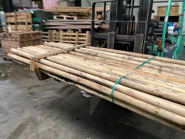 Vuren paal rond, geïmpregneerd en gepunt - 250x6x6 cm (66x) - afbeelding 5 van  12