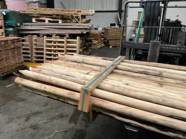 Vuren paal rond, geïmpregneerd en gepunt - 250x6x6 cm (66x) - afbeelding 6 van  12