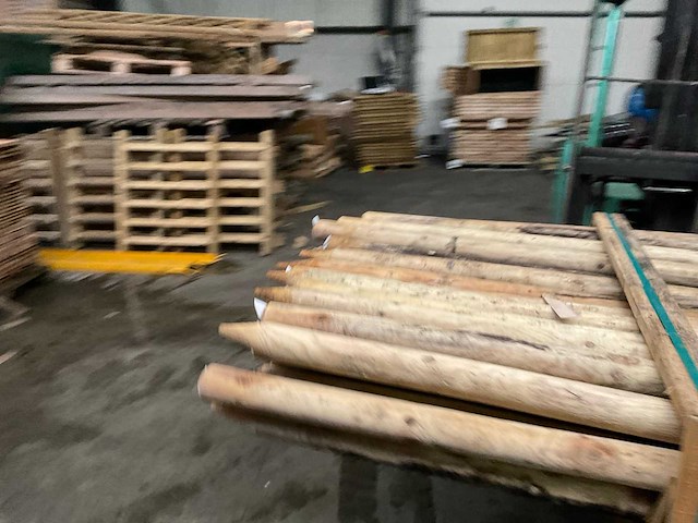 Vuren paal rond, geïmpregneerd en gepunt - 250x6x6 cm (66x) - afbeelding 7 van  12