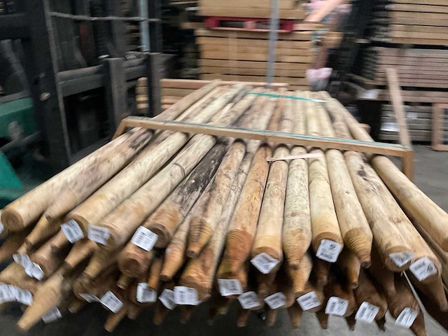 Vuren paal rond, geïmpregneerd en gepunt - 250x6x6 cm (66x) - afbeelding 10 van  12