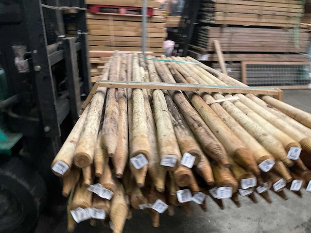 Vuren paal rond, geïmpregneerd en gepunt - 250x6x6 cm (66x) - afbeelding 11 van  12