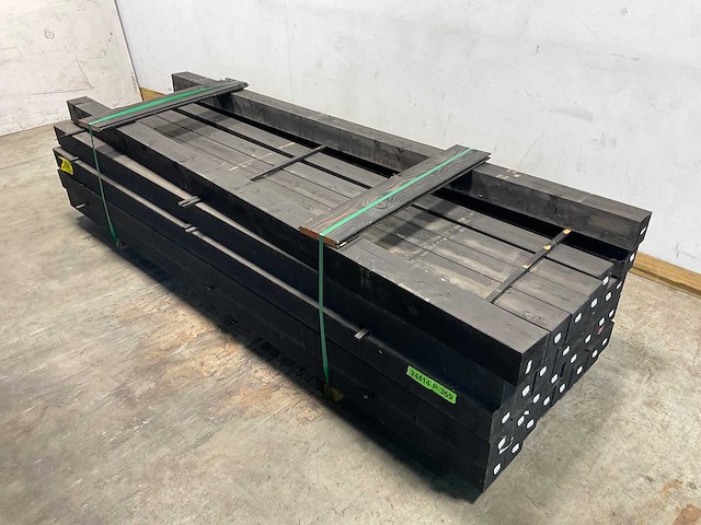 Vuren paal verlijmd zwart 300x12x12 cm (13x) - afbeelding 1 van  7