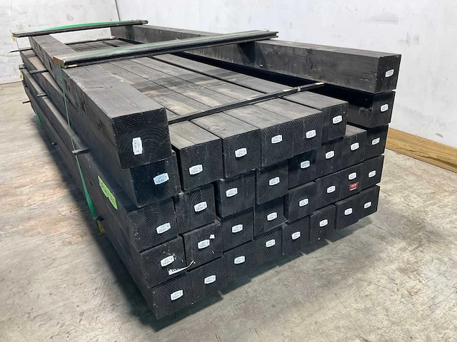 Vuren paal verlijmd zwart 300x12x12 cm (13x) - afbeelding 3 van  7