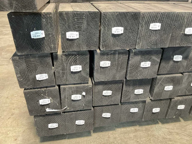 Vuren paal verlijmd zwart 300x12x12 cm (13x) - afbeelding 6 van  7