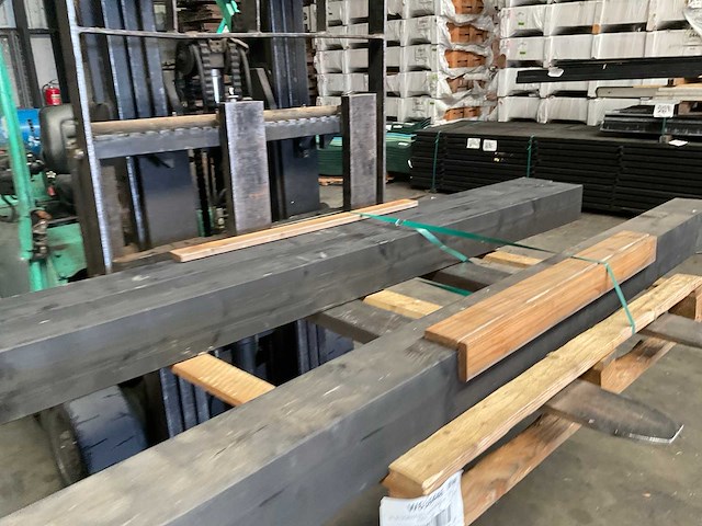 Vuren paal zwart gespoten - 250x14x14 cm (3x) - afbeelding 4 van  10