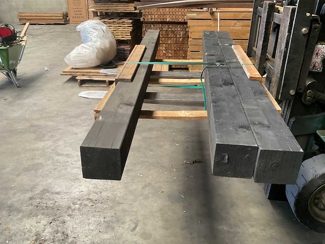 Vuren paal zwart gespoten - 250x14x14 cm (3x) - afbeelding 10 van  10