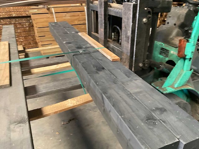 Vuren paal zwart gespoten - 250x14x14 cm (3x) - afbeelding 8 van  10