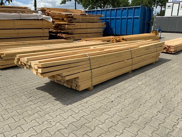 Vuren plank 3665-4885x100x55mm (103x) - afbeelding 1 van  8