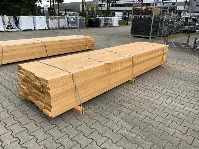 Vuren plank 3670x145x45mm (66x) - afbeelding 1 van  8