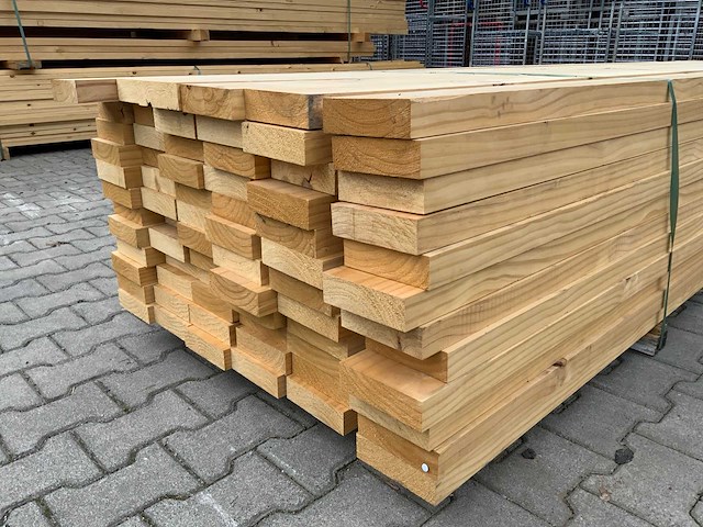 Vuren plank 3670x145x45mm (72x) - afbeelding 1 van  1