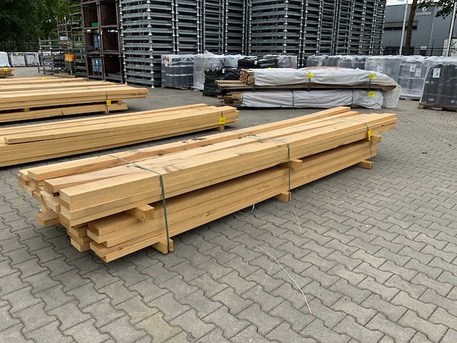 Vuren plank 3700/4270x145x42mm (70x) - afbeelding 1 van  10