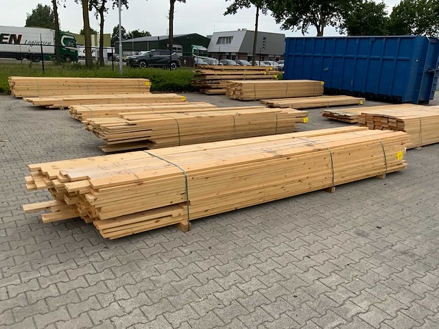Vuren plank 3800 tot 5100x120x28mm ca 130 stuks - afbeelding 1 van  9