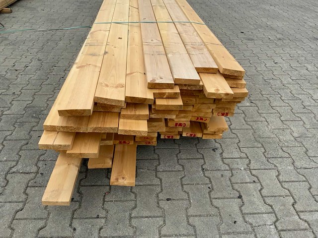 Vuren plank 3800 tot 5100x120x28mm ca 130 stuks - afbeelding 3 van  9