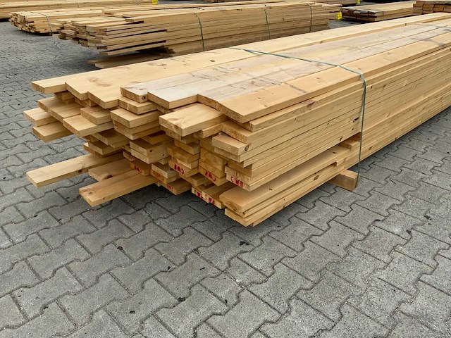 Vuren plank 3800 tot 5100x120x28mm ca 130 stuks - afbeelding 6 van  9