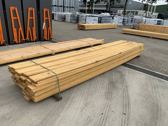 Vuren plank 4300x130x25mm 98st - afbeelding 1 van  1