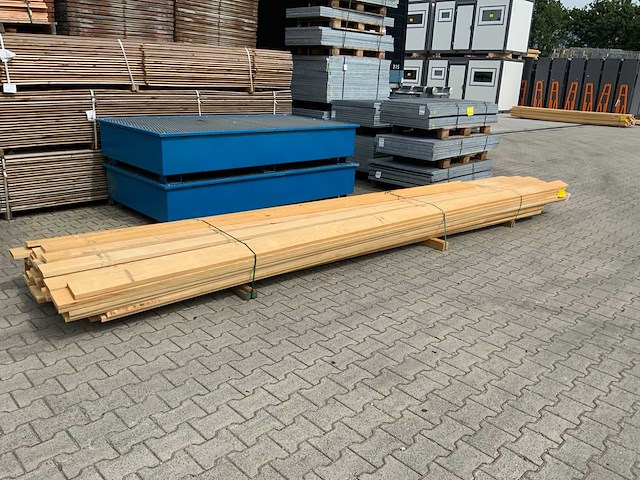 Vuren plank 5480x130x28mm (63x) - afbeelding 1 van  8