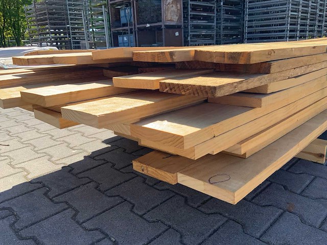 Vuren plank mix pakket 4200-5000mm (84x) - afbeelding 1 van  8