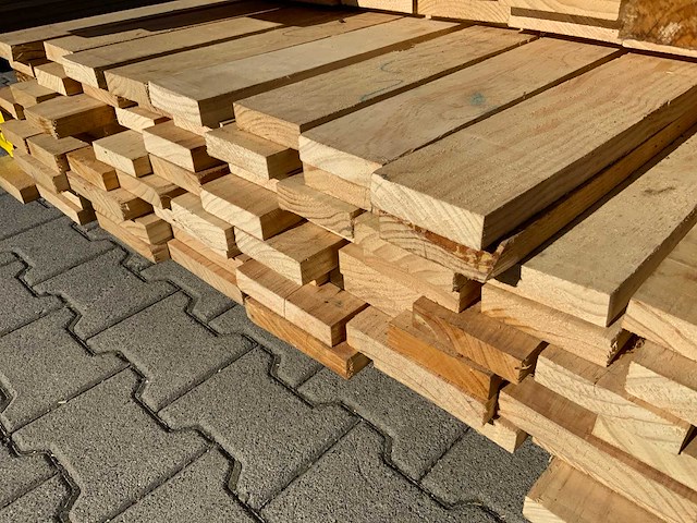 Vuren plank mix pakket tot 4880mm (145x) - afbeelding 1 van  4