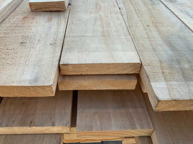 Vuren plank mix pakket tot 4880mm (200x) - afbeelding 13 van  14