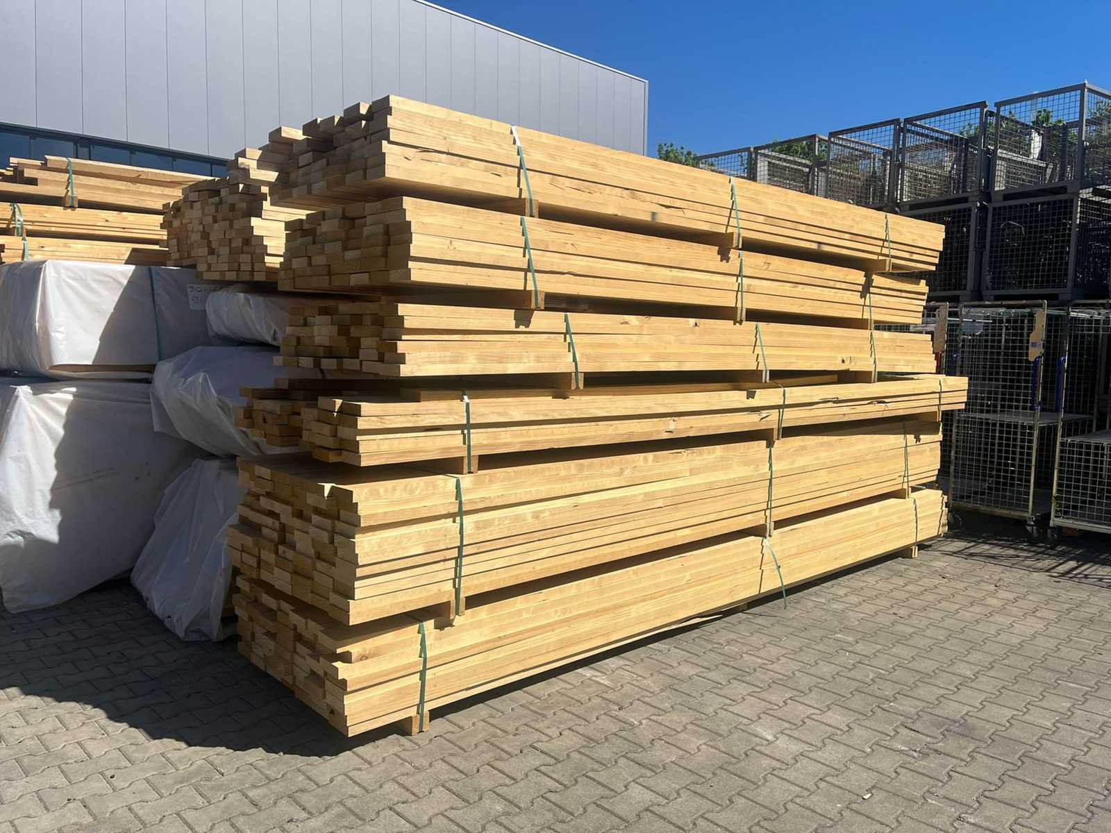 Vuren planken, plaatmaterialen en polycarbonaat, dakleer, units, machines, bouwmaterialen