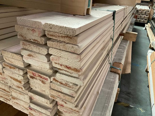 Vuren plinten recht 12x55 mm - afbeelding 1 van  2