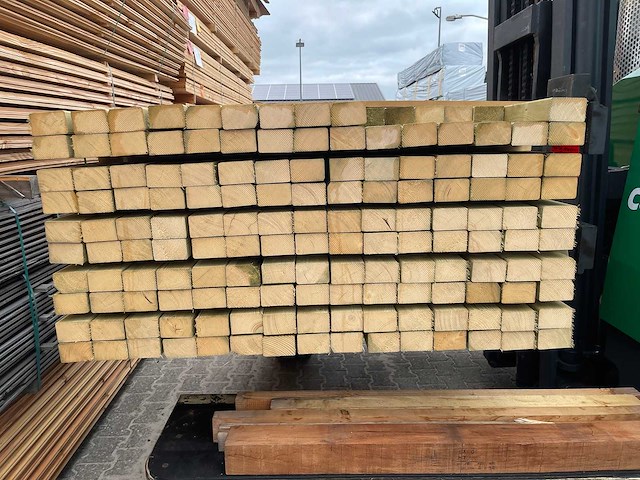 Vuren regels geschaafd groen geïmpregneerd 2470x75x47mm (145x) - afbeelding 2 van  2