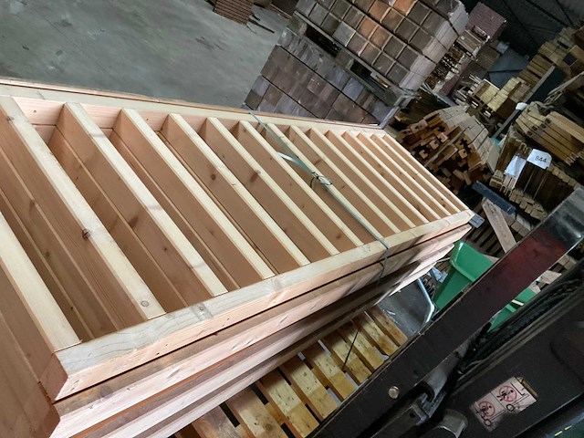 Vuren terrashekwerk geschaafd - 228x73 cm (2x) - afbeelding 1 van  3