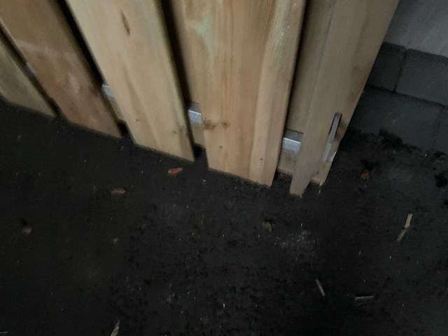 Vuren tuinpoort met metalen frame 180x100 cm - afbeelding 3 van  4