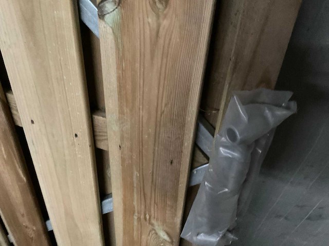 Vuren tuinpoort met metalen frame 180x100 cm - afbeelding 4 van  4