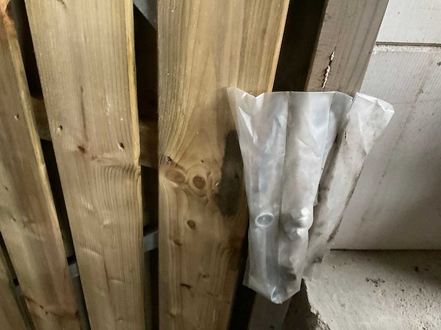 Vuren tuinpoort met metalen frame 195x100 cm - afbeelding 4 van  4