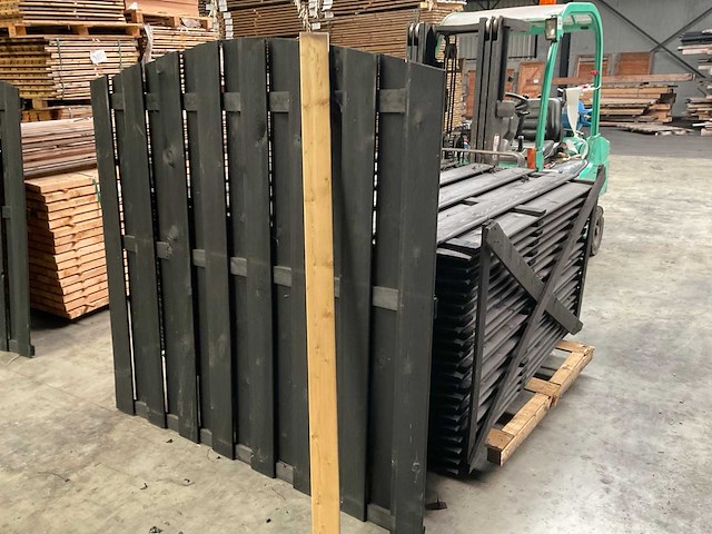 Vuren tuinscherm met toog 15-planks 180x180 cm (22x) - afbeelding 1 van  11