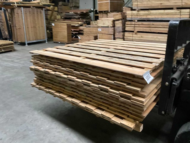 Vuren tuinscherm met toog geïmpregneerd - 180x180 cm (10x) - afbeelding 1 van  12