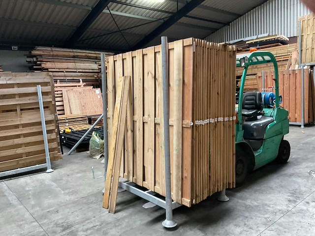 Vuren tuinscherm met toog geïmpregneerd - 180x180 cm (10x) - afbeelding 1 van  3