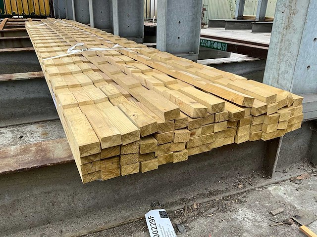 Vuren ventilatie lat 4200x25x45 mm (69x) - afbeelding 1 van  5