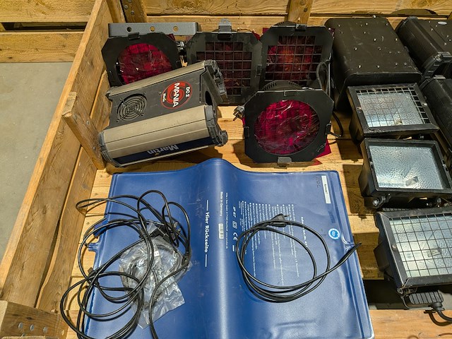 Vuureffectprojectoren, theaterverlichting en warmtematten - afbeelding 9 van  15