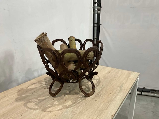 Vuurkorf van oude hoefijzers - afbeelding 2 van  6