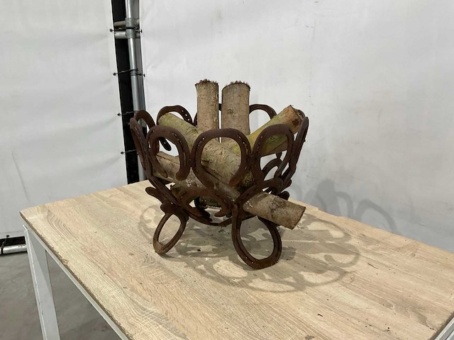 Vuurkorf van oude hoefijzers - afbeelding 1 van  6