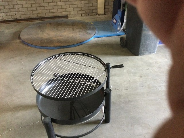 Vuurschaal met bbq rooster, esschert design, zwart - afbeelding 3 van  3