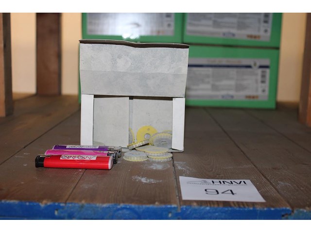 Vuurstenen zippo en 3 aanstekers. - afbeelding 1 van  2
