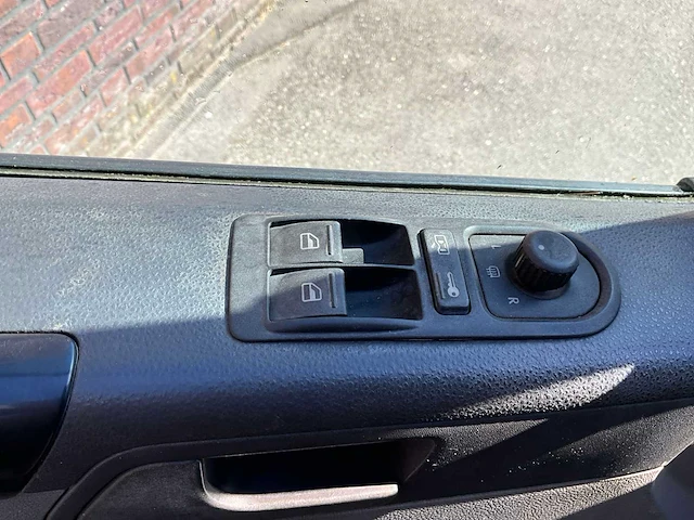 Vw transporter 2.5 tdi l1h1 2p gesloten bus - bedrijfswagen (schade) - afbeelding 10 van  14
