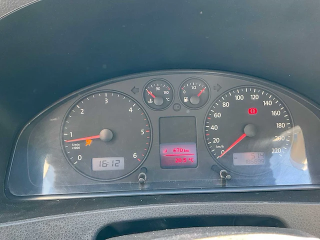 Vw transporter 2.5 tdi l1h1 2p gesloten bus - bedrijfswagen (schade) - afbeelding 14 van  14