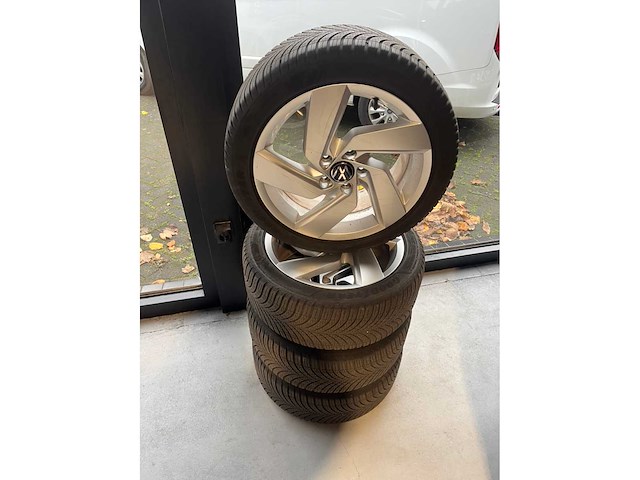 Vw velgen/winterbanden 17inch - afbeelding 1 van  4